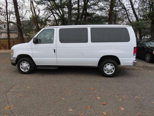 2014 Ford E350 Super Duty XLT