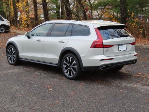 2021 Volvo V60 Cross Country T5