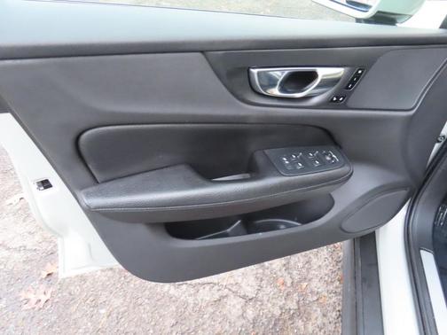 2021 Volvo V60 Cross Country T5