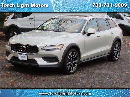 2021 Volvo V60 Cross Country T5