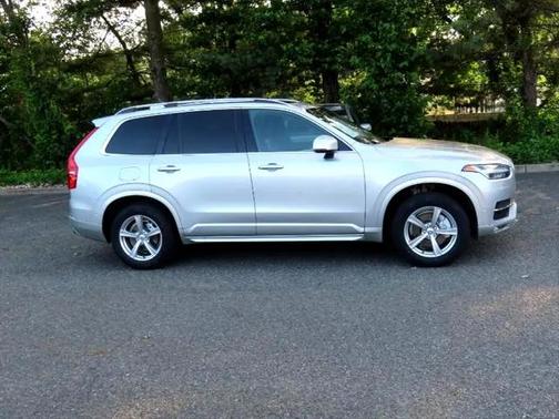 2018 Volvo XC90 T5 Momentum