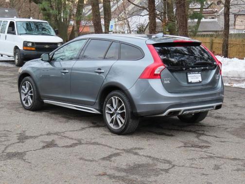 2017 Volvo V60 Cross Country T5