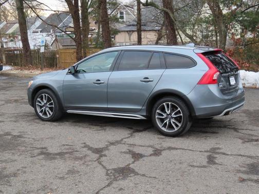 2017 Volvo V60 Cross Country T5