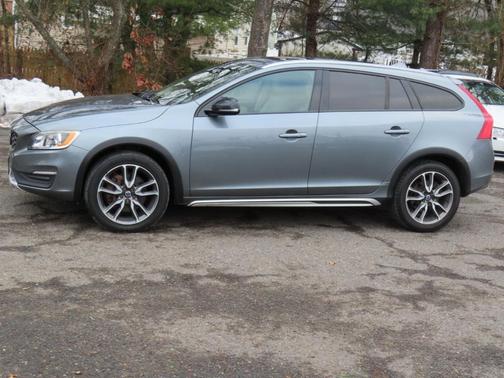 2017 Volvo V60 Cross Country T5