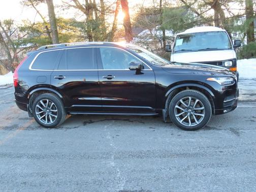 2019 Volvo XC90 T5 Momentum
