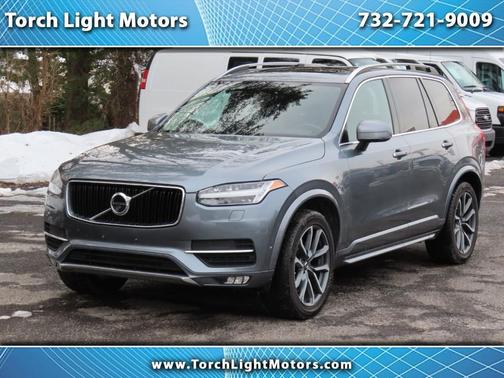 2018 Volvo XC90 T6 Momentum