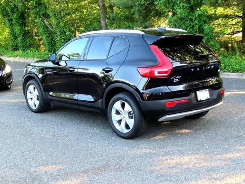2021 Volvo XC40 T5 Momentum