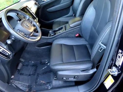 2021 Volvo XC40 T5 Momentum