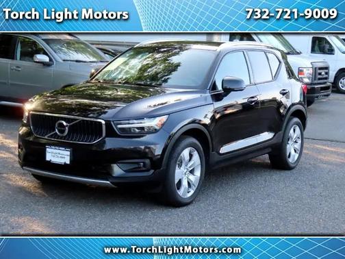 2021 Volvo XC40 T5 Momentum
