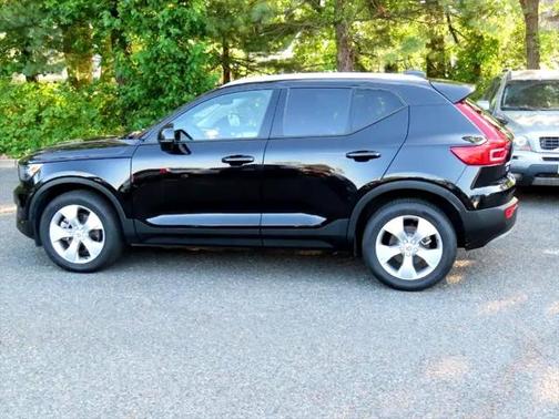 2021 Volvo XC40 T5 Momentum