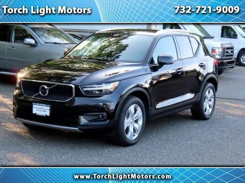2021 Volvo XC40 T5 Momentum