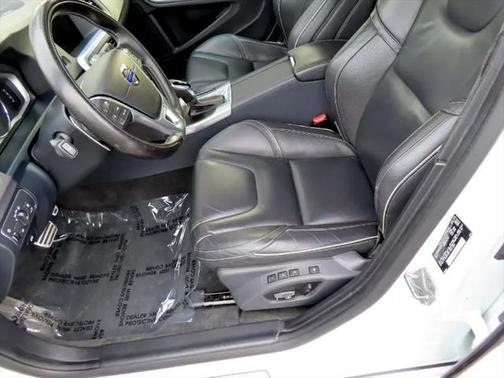 2016 Volvo S60 T6 Drive-E R-Design Platinum