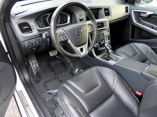 2016 Volvo S60 T6 Drive-E R-Design Platinum