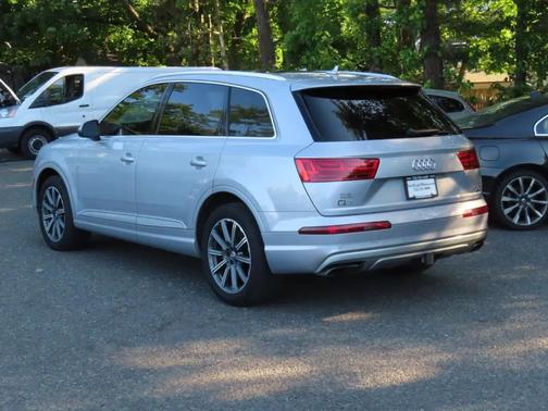 Silver 2017 Audi Q7 3.0T Premium