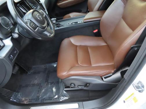 2018 Volvo XC60 T5 Momentum