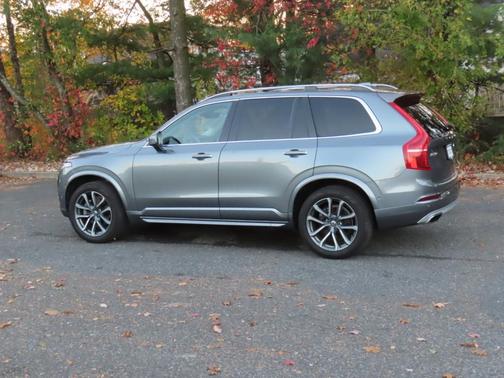 2017 Volvo XC90 T6 Momentum