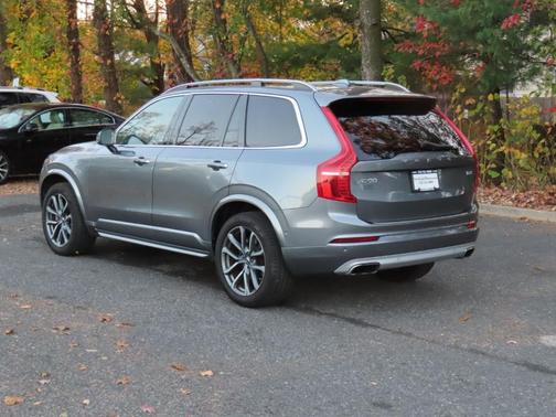 2017 Volvo XC90 T6 Momentum