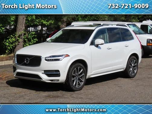 Pearl White 2018 Volvo XC90 T6 Momentum