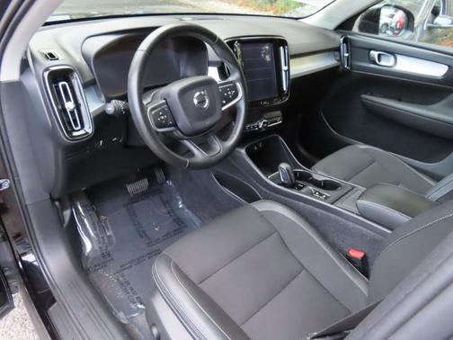 2020 Volvo XC40 T5 Momentum