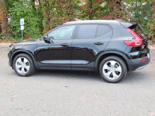 2020 Volvo XC40 T5 Momentum