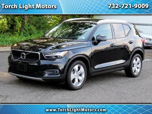 2021 Volvo XC40 T5 Momentum