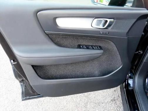 2021 Volvo XC40 T5 Momentum