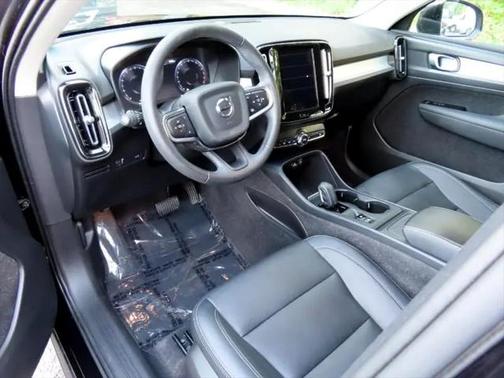2021 Volvo XC40 T5 Momentum