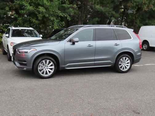 2017 Volvo XC90 T6 Momentum