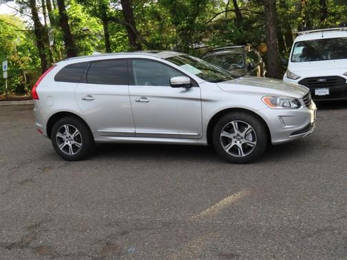 Silver 2015 Volvo XC60 T6
