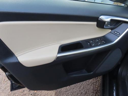 2016 Volvo XC60 T5 Premier