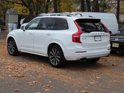 2017 Volvo XC90 T6 Momentum