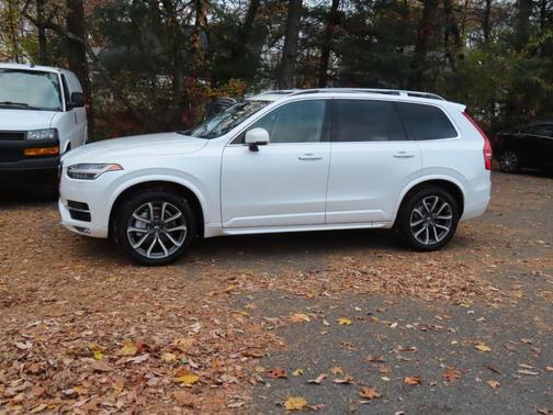 2017 Volvo XC90 T6 Momentum