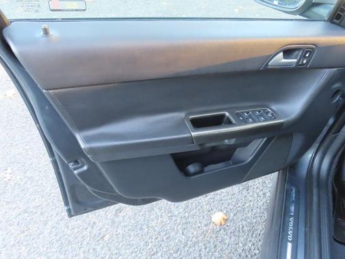 2010 Volvo V50 4dr Wgn 2.5T R-Design AWD