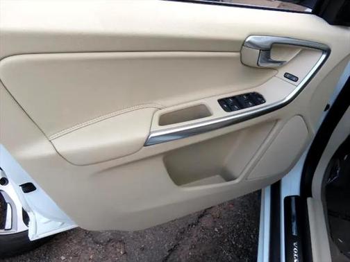 2015 Volvo XC60 T6 Premier Plus