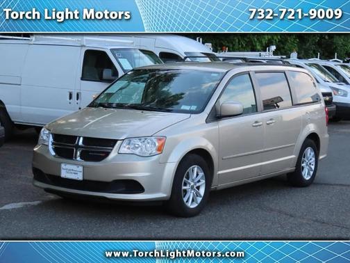 Gold 2013 Dodge Grand Caravan SXT