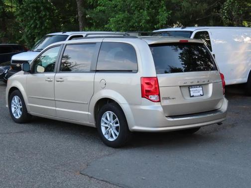 Gold 2013 Dodge Grand Caravan SXT