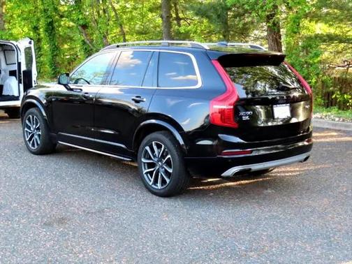 2016 Volvo XC90 T6 Momentum