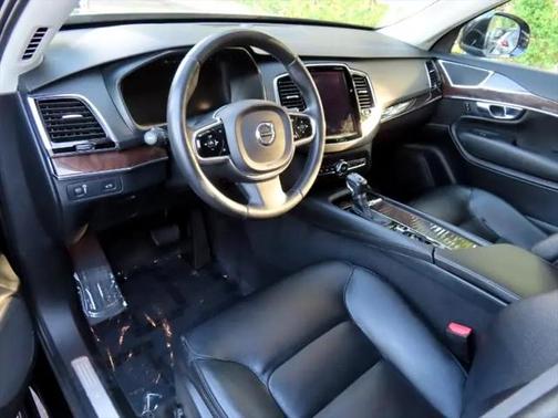 2016 Volvo XC90 T6 Momentum