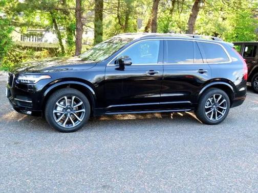 2016 Volvo XC90 T6 Momentum