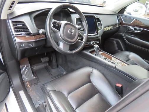 2017 Volvo XC90 T5 Momentum