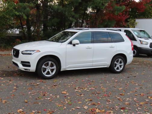 2017 Volvo XC90 T5 Momentum