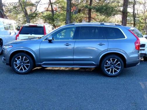 2018 Volvo XC90 T6 Momentum