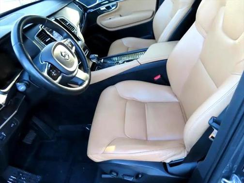 2018 Volvo XC90 T6 Momentum