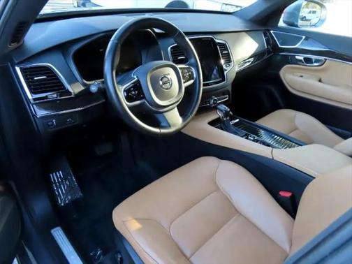 2018 Volvo XC90 T6 Momentum