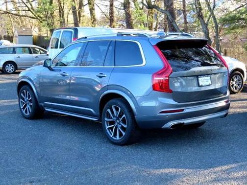 2018 Volvo XC90 T6 Momentum