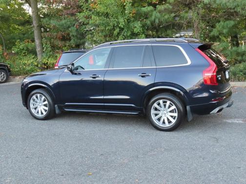2016 Volvo XC90 T6 Momentum