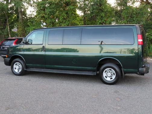 2009 Chevrolet Express 3500 LS Extended Wagon