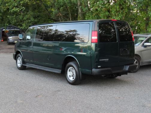 2009 Chevrolet Express 3500 LS Extended Wagon