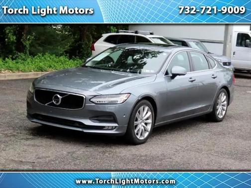 2017 Volvo S90 T6 Momentum