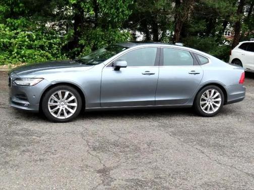 2017 Volvo S90 T6 Momentum